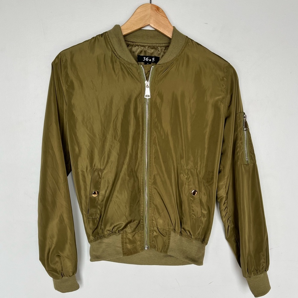 Stylish lightweight coat